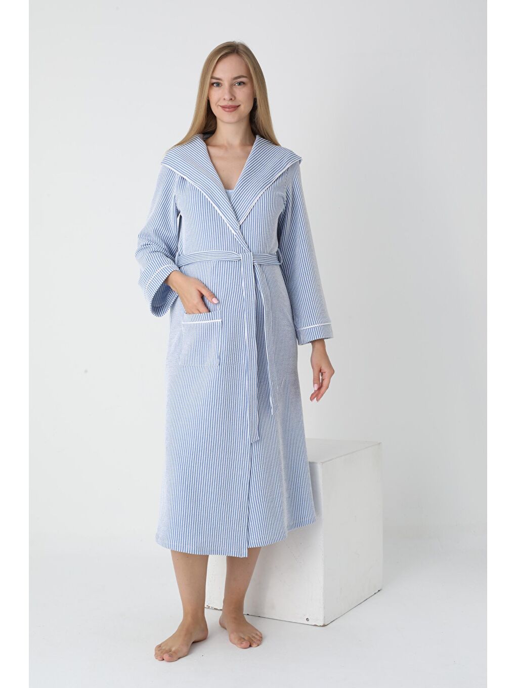 Bebe Mavisi Beyaz Kapüşonlu Hamile ve Lohusa Çizgili Uzun Sabahlık