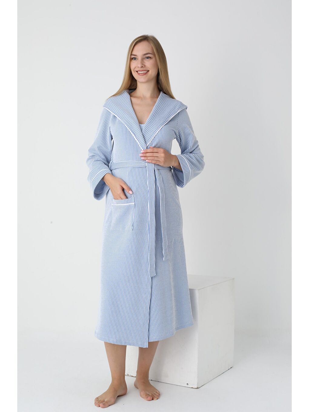 Bebe Mavisi Beyaz Kapüşonlu Hamile ve Lohusa Çizgili Uzun Sabahlık-1