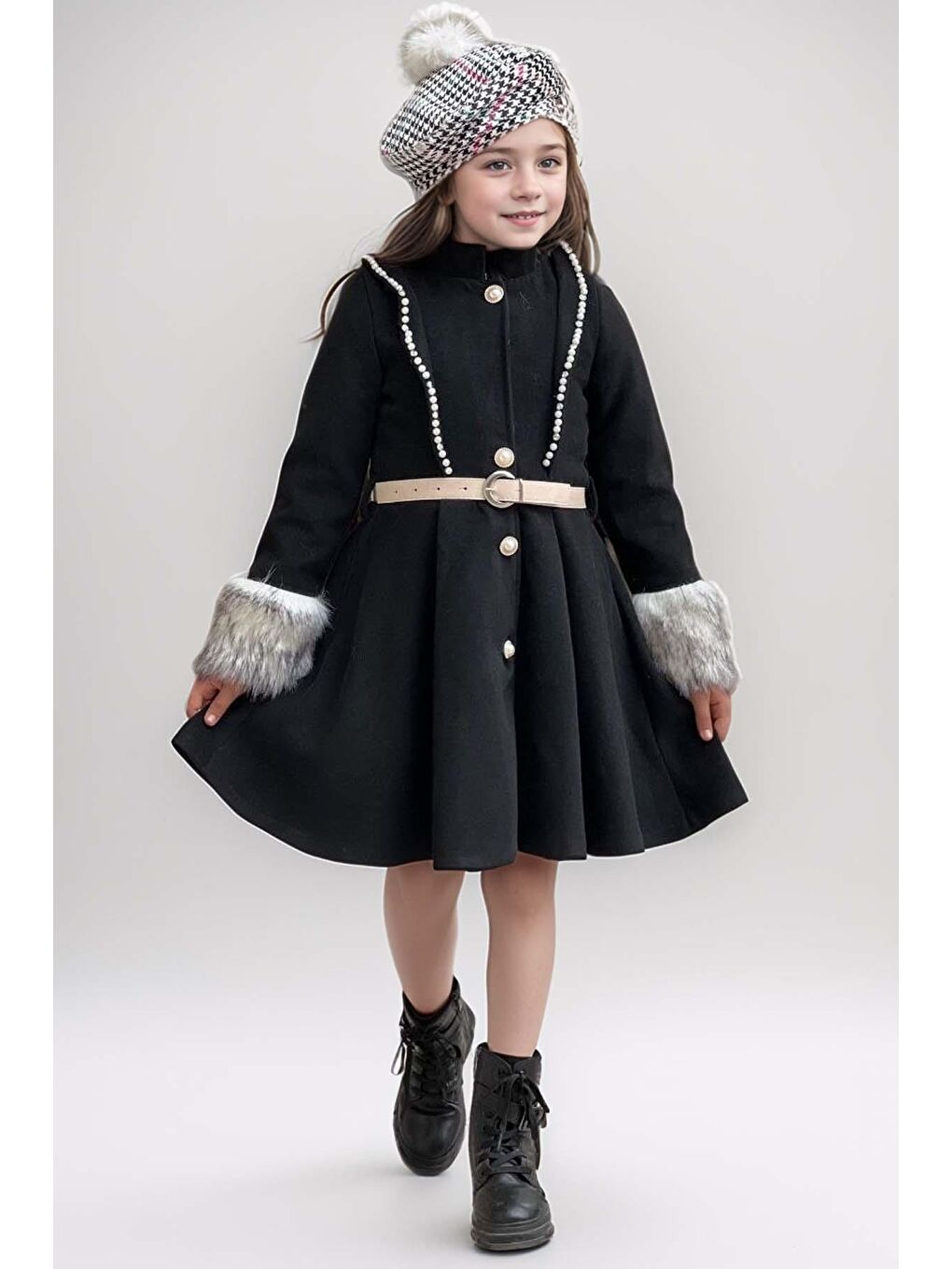 Kız Çocuk Ekose Desen Elbise ve Kolları Pelüş ve İnci İşleme Siyah Kaşe Kaban-1