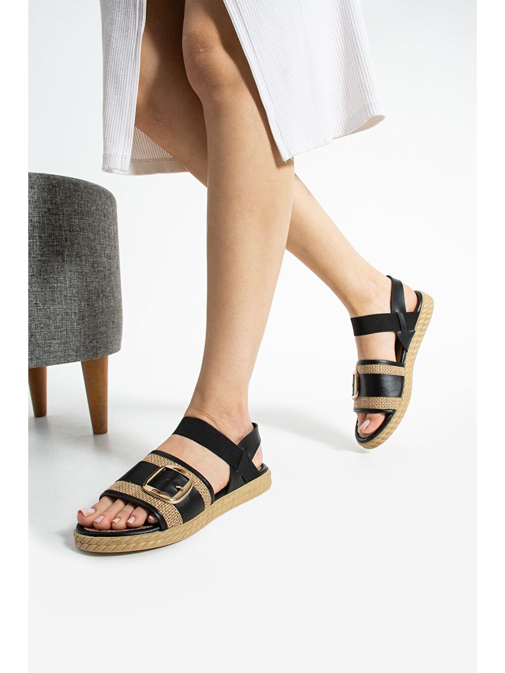 Siyah Rosa Hasır Detaylı Tokalı Kadın Sandalet-1