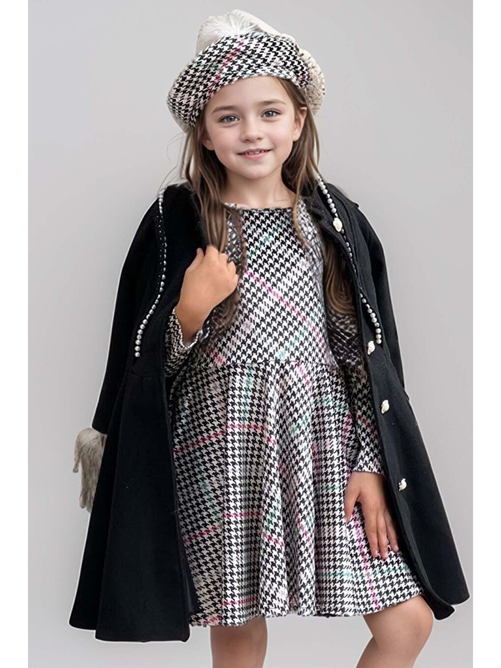 Kız Çocuk Ekose Desen Elbise ve Kolları Pelüş ve İnci İşleme Siyah Kaşe Kaban-4
