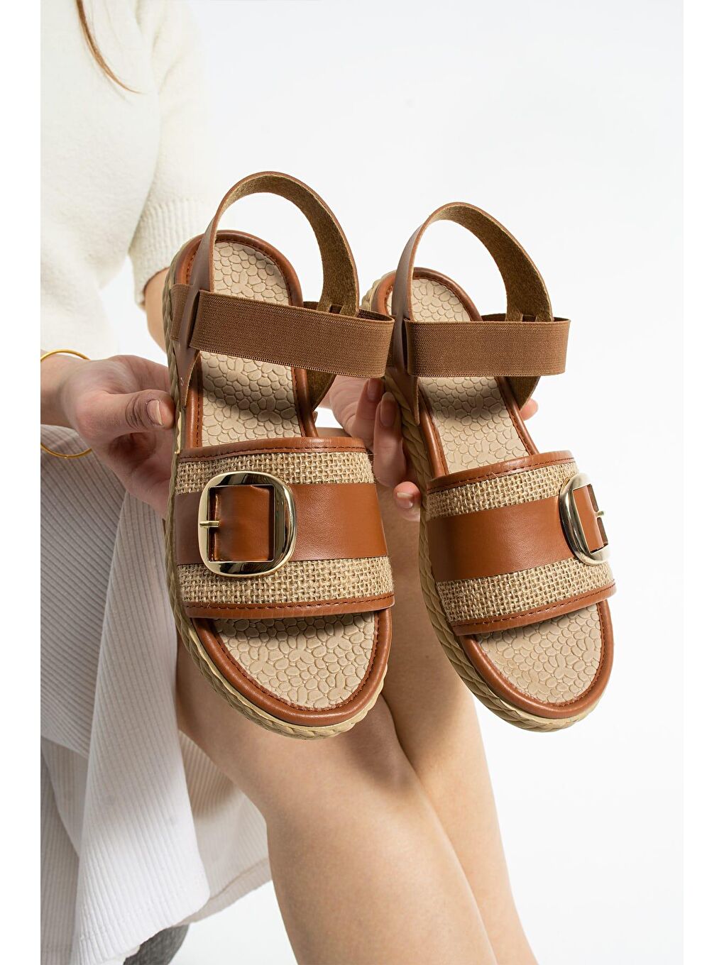 Kahverengi Rosa Hasır Detaylı Tokalı Kadın Sandalet-1