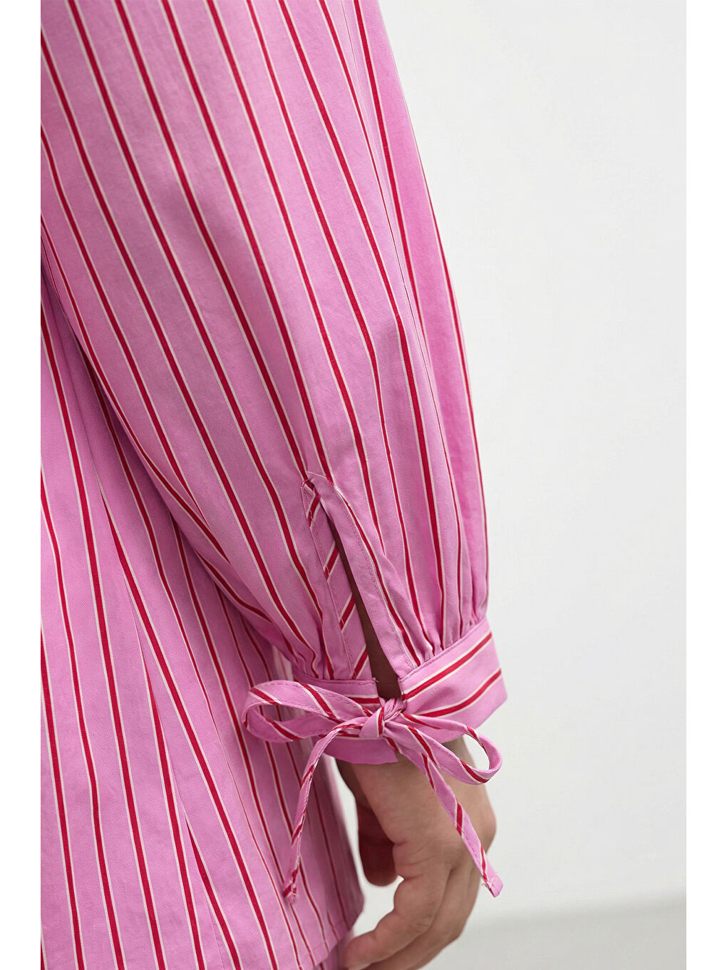 Pembe Bağcıklı Kol Detaylı Çizgili Gömlek-2