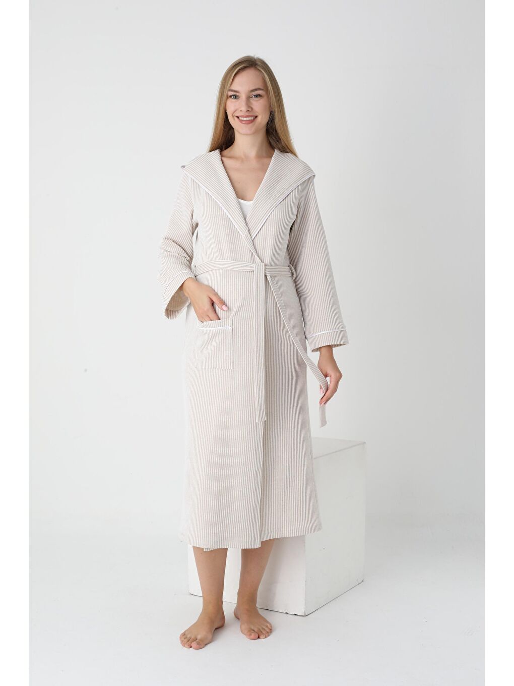 Bej Beyaz Kapüşonlu Hamile ve Lohusa Çizgili Uzun Sabahlık