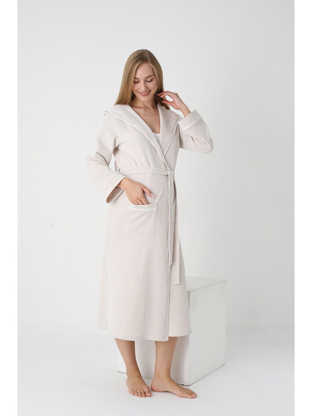 Bej Beyaz Kapüşonlu Hamile ve Lohusa Çizgili Uzun Sabahlık-3