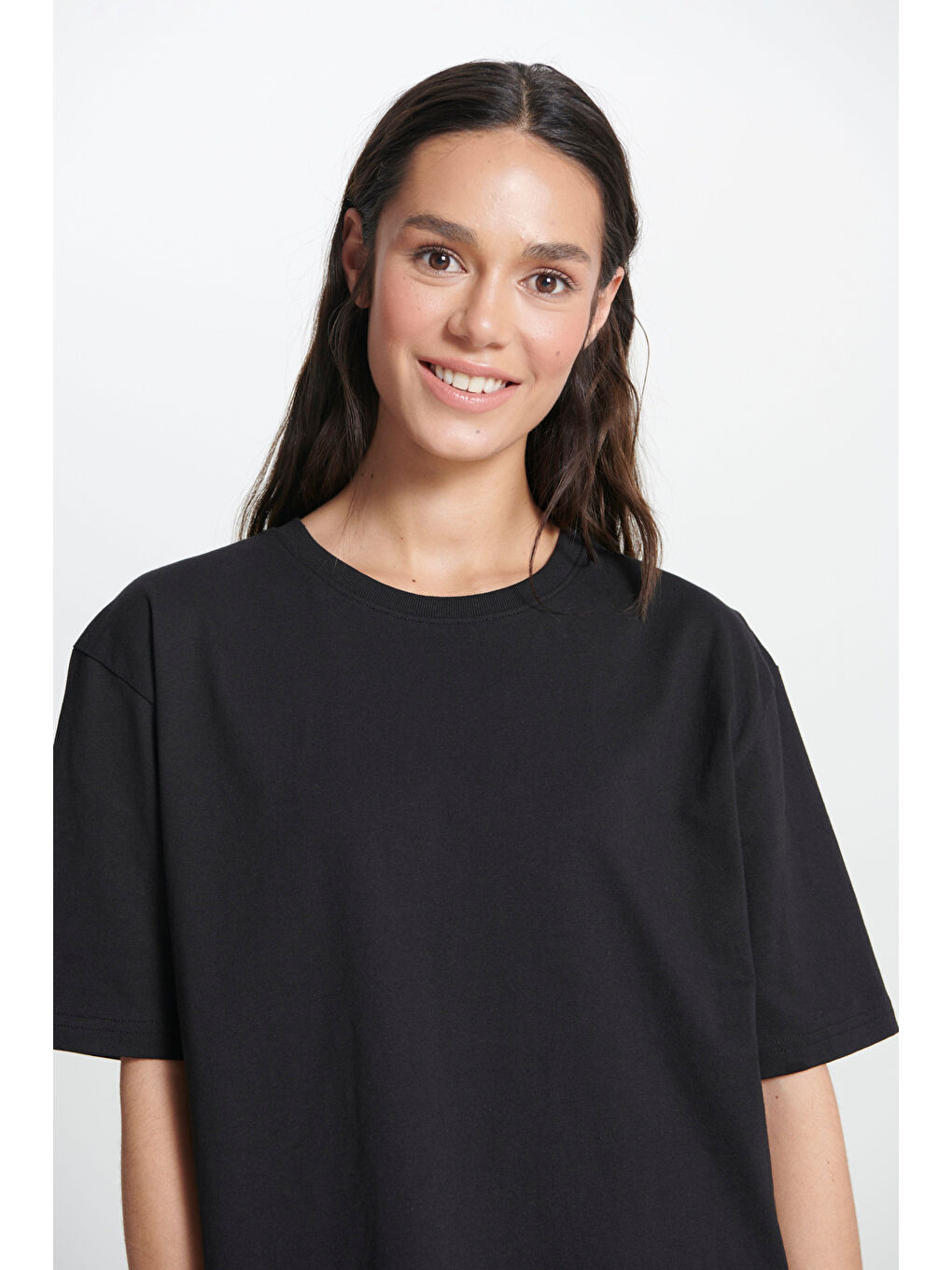 Relaxed Fit Geniş Kesim Bisiklet Yaka %100 Pamuk Siyah Tişört-1