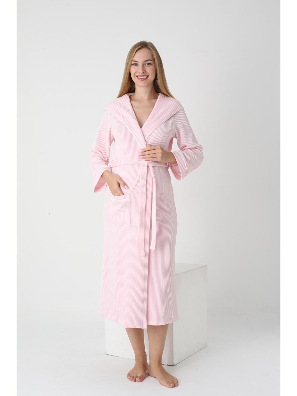 Pembe Beyaz Kapüşonlu Hamile ve Lohusa Çizgili Uzun Sabahlık-1