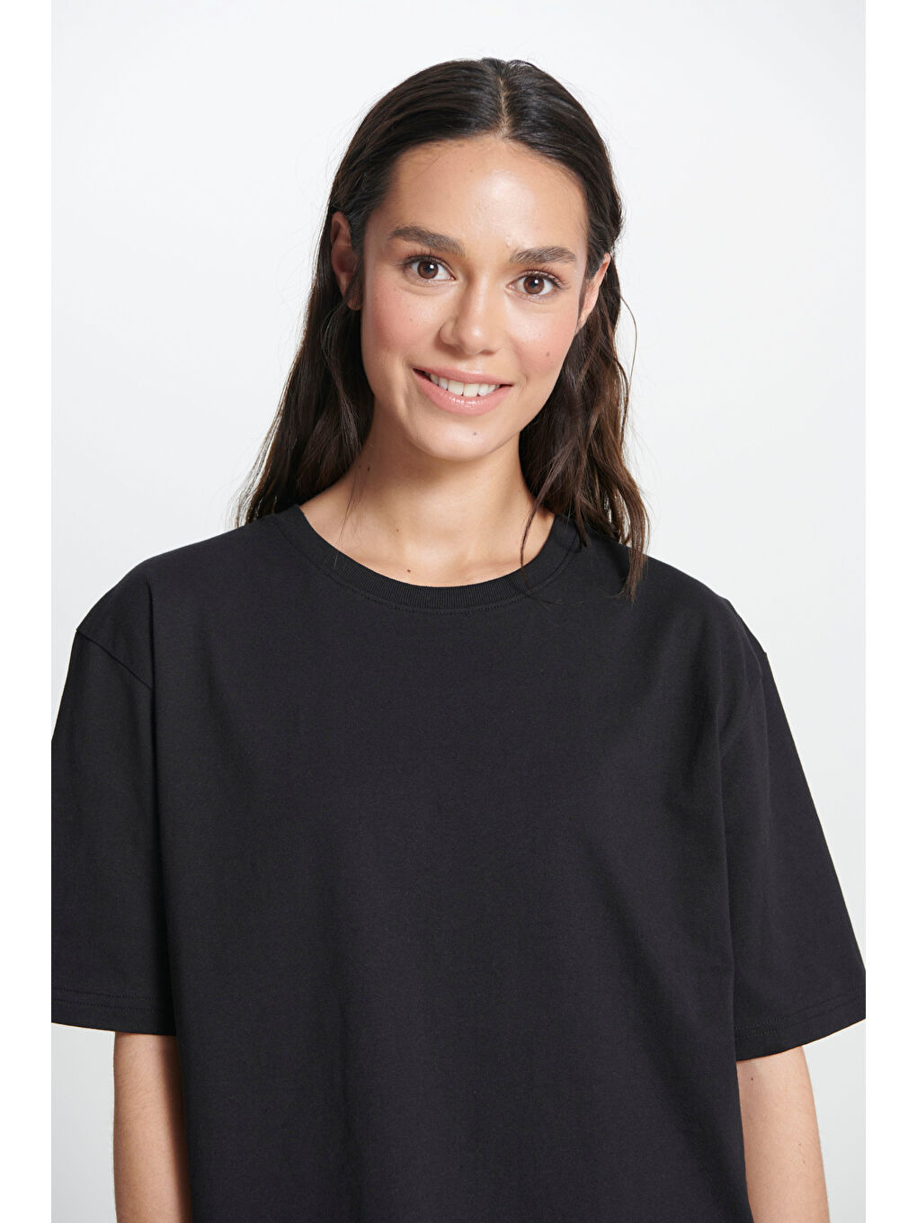 Relaxed Fit Geniş Kesim Bisiklet Yaka %100 Pamuk Siyah Tişört-3