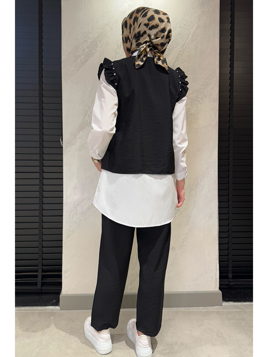 Siyah Taş Detaylı Bağlamalı Yelek Gömlek Pantolon Tesettür Üçlü Takım-6