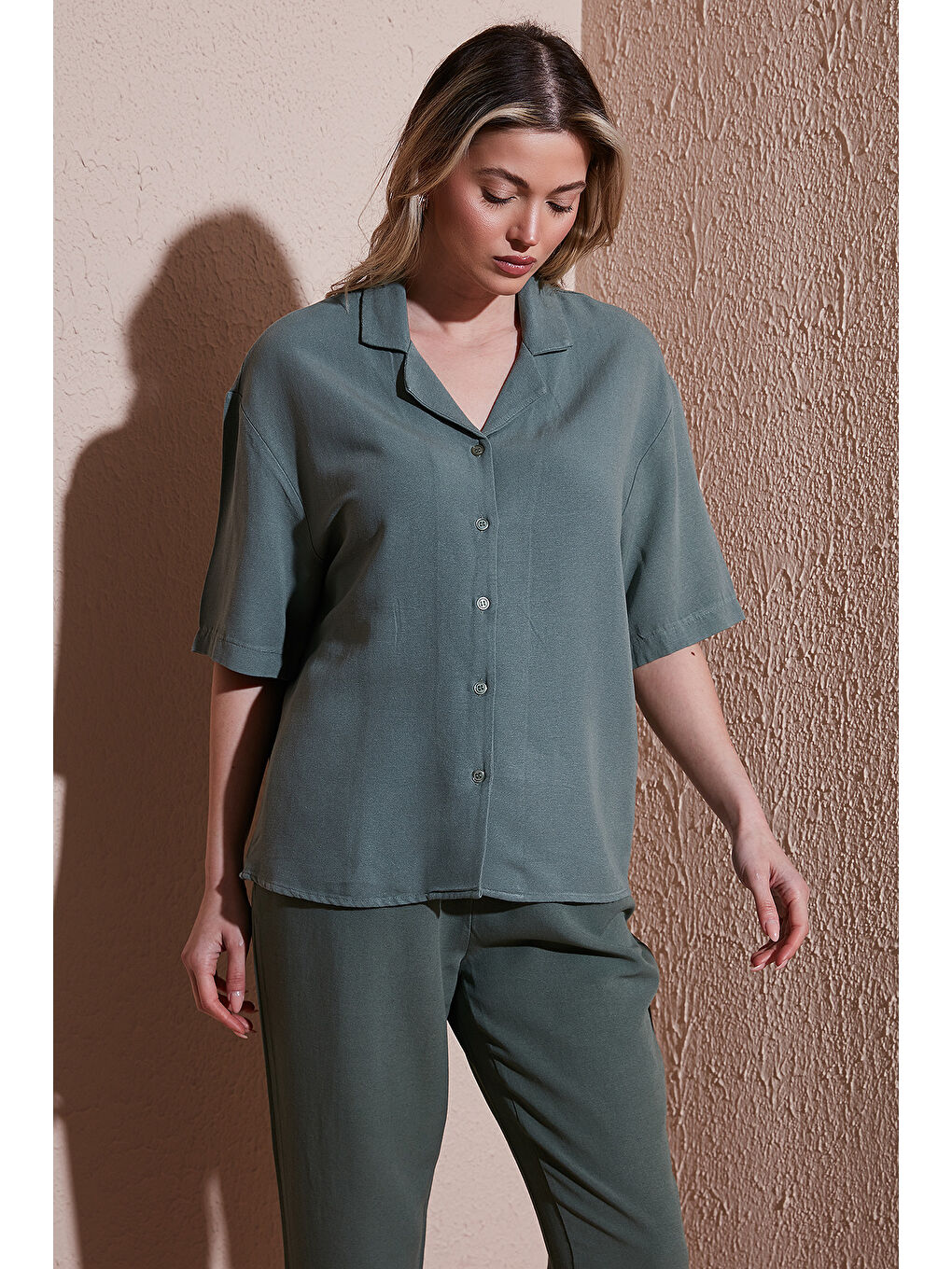 Haki Keten Karışımlı Standart Fit Kısa Kollu Gömlek 25Y0605K1-2