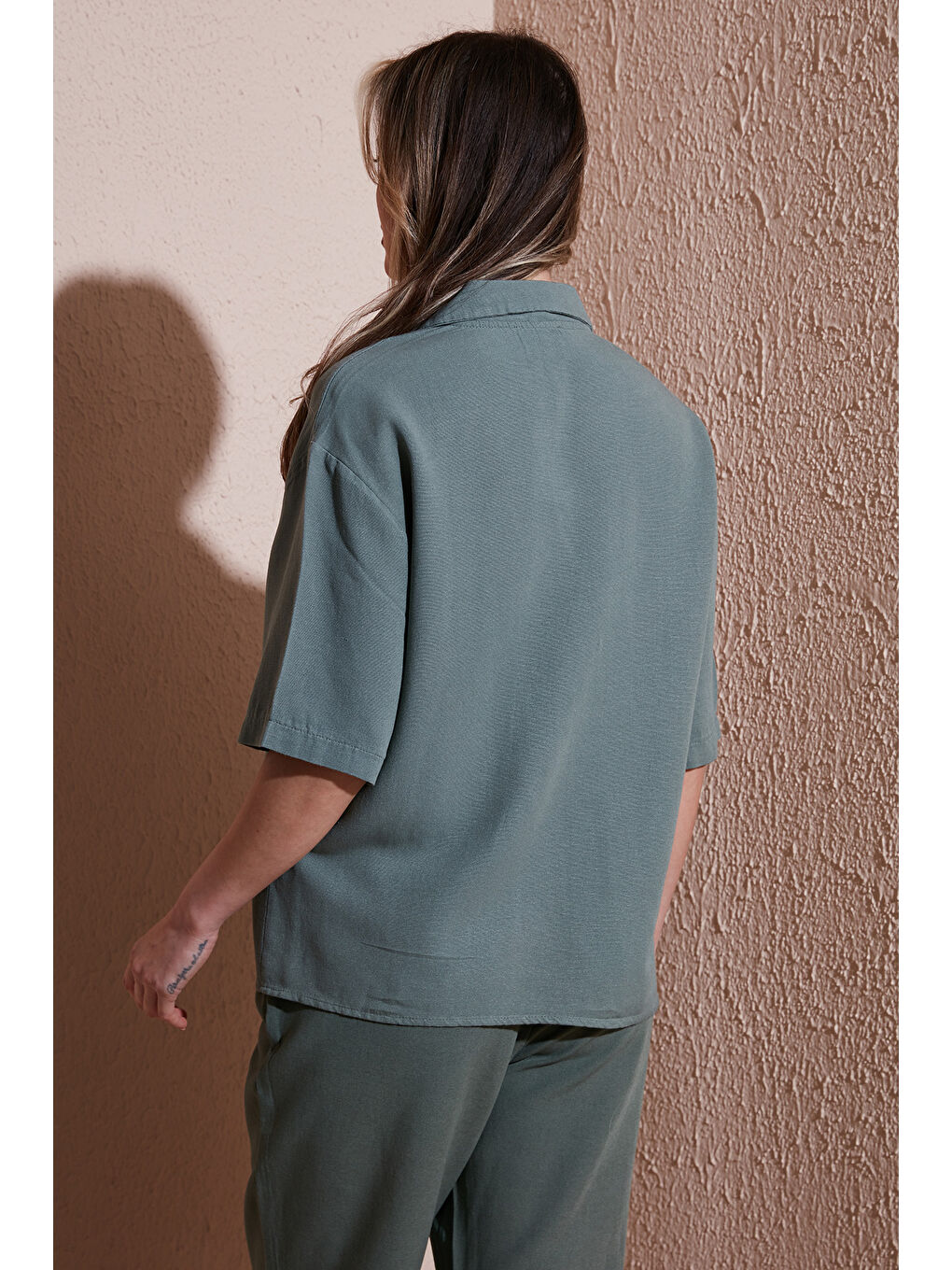 Haki Keten Karışımlı Standart Fit Kısa Kollu Gömlek 25Y0605K1-4