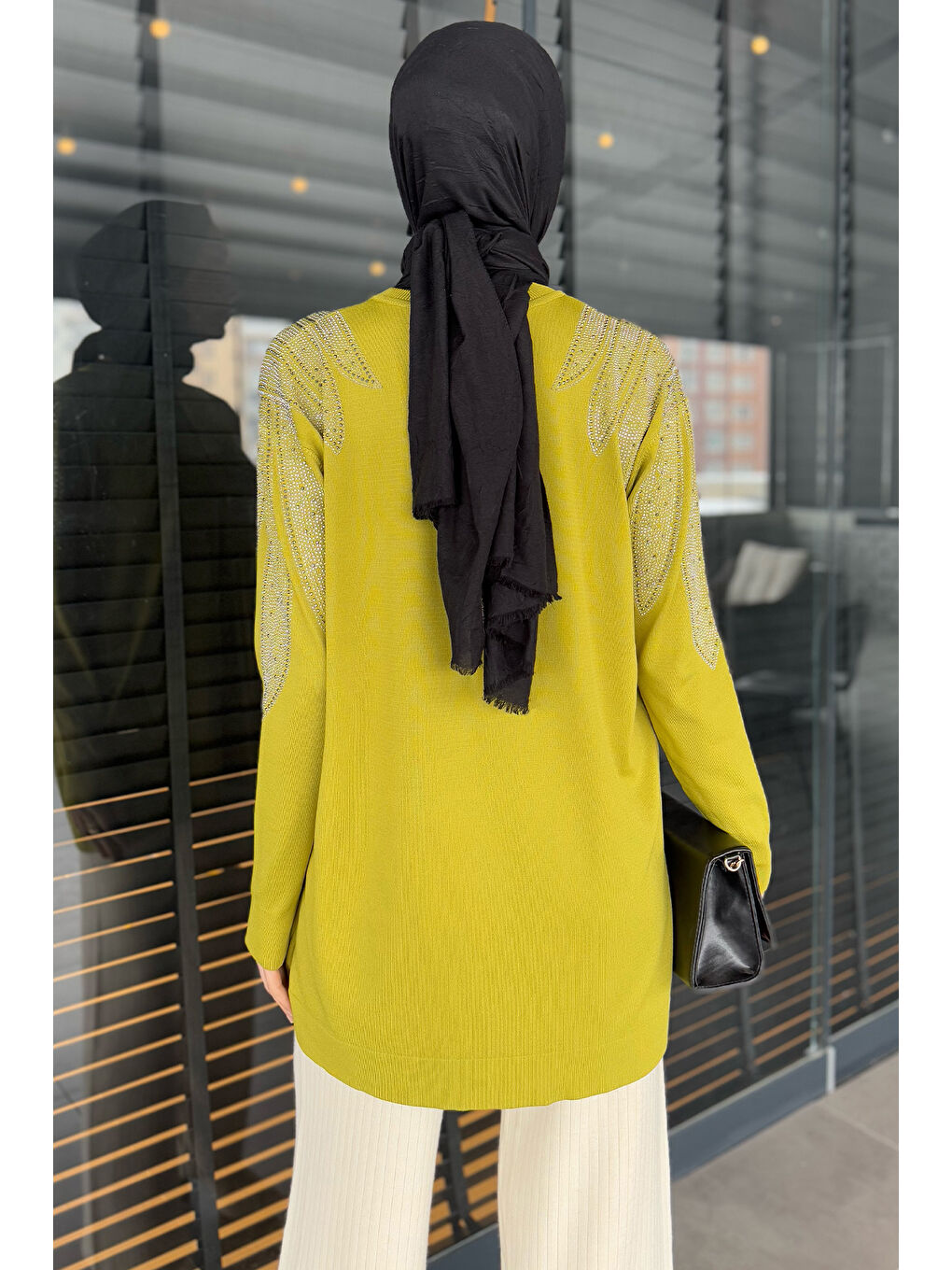 Yeşil Taş İşlemeli Düğmeli Tesettür Triko Hırka-5