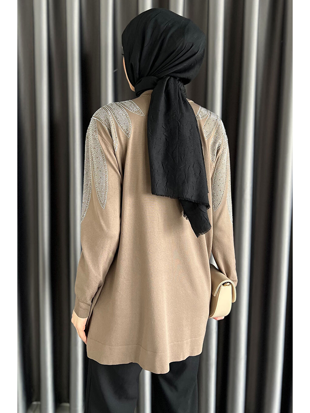 Bej Taş İşlemeli Düğmeli Tesettür Triko Hırka-6