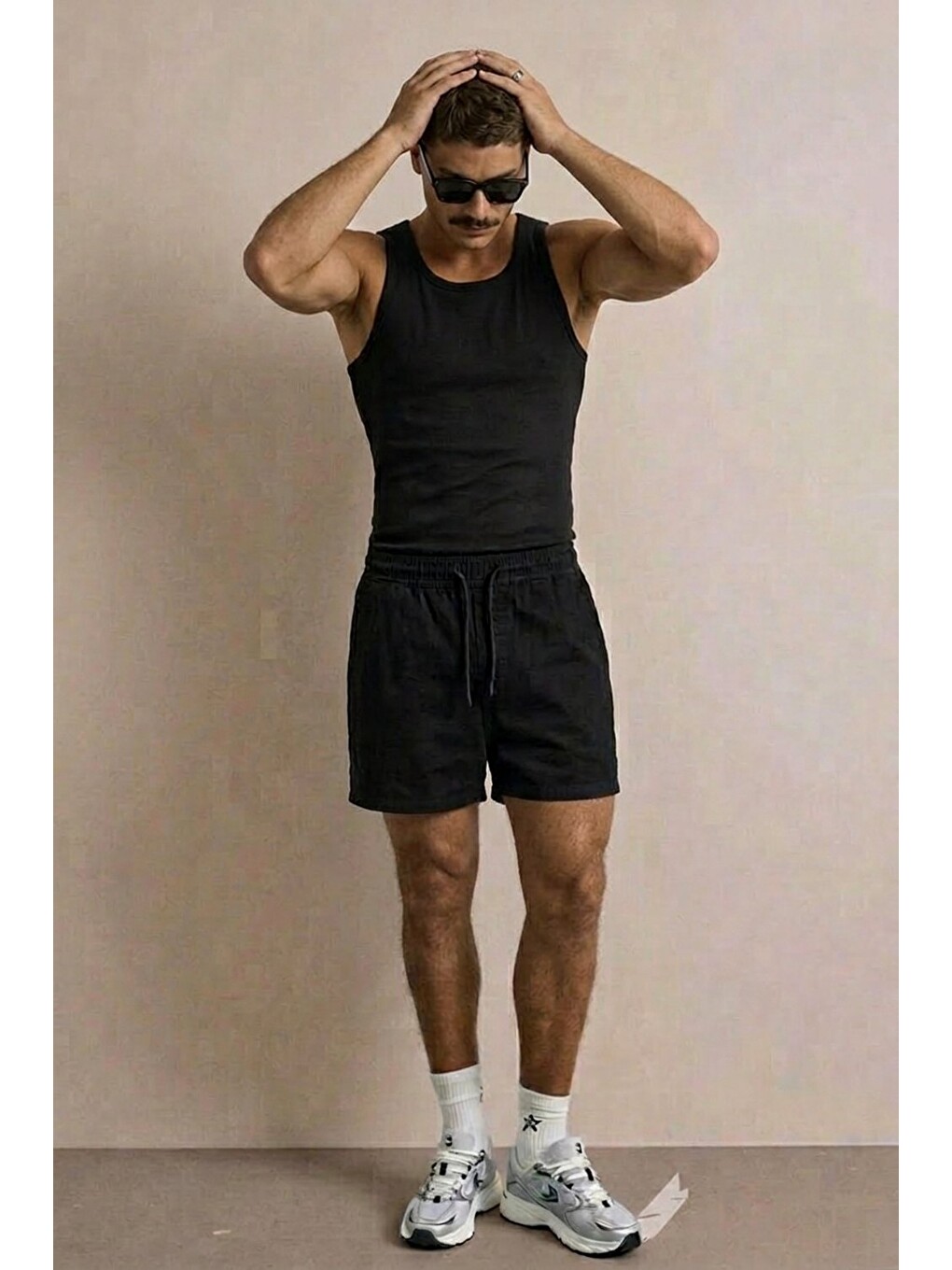 Erkek Dikiş Detaylı Jogger Kargo Cep Siyah Kapri Şort-1