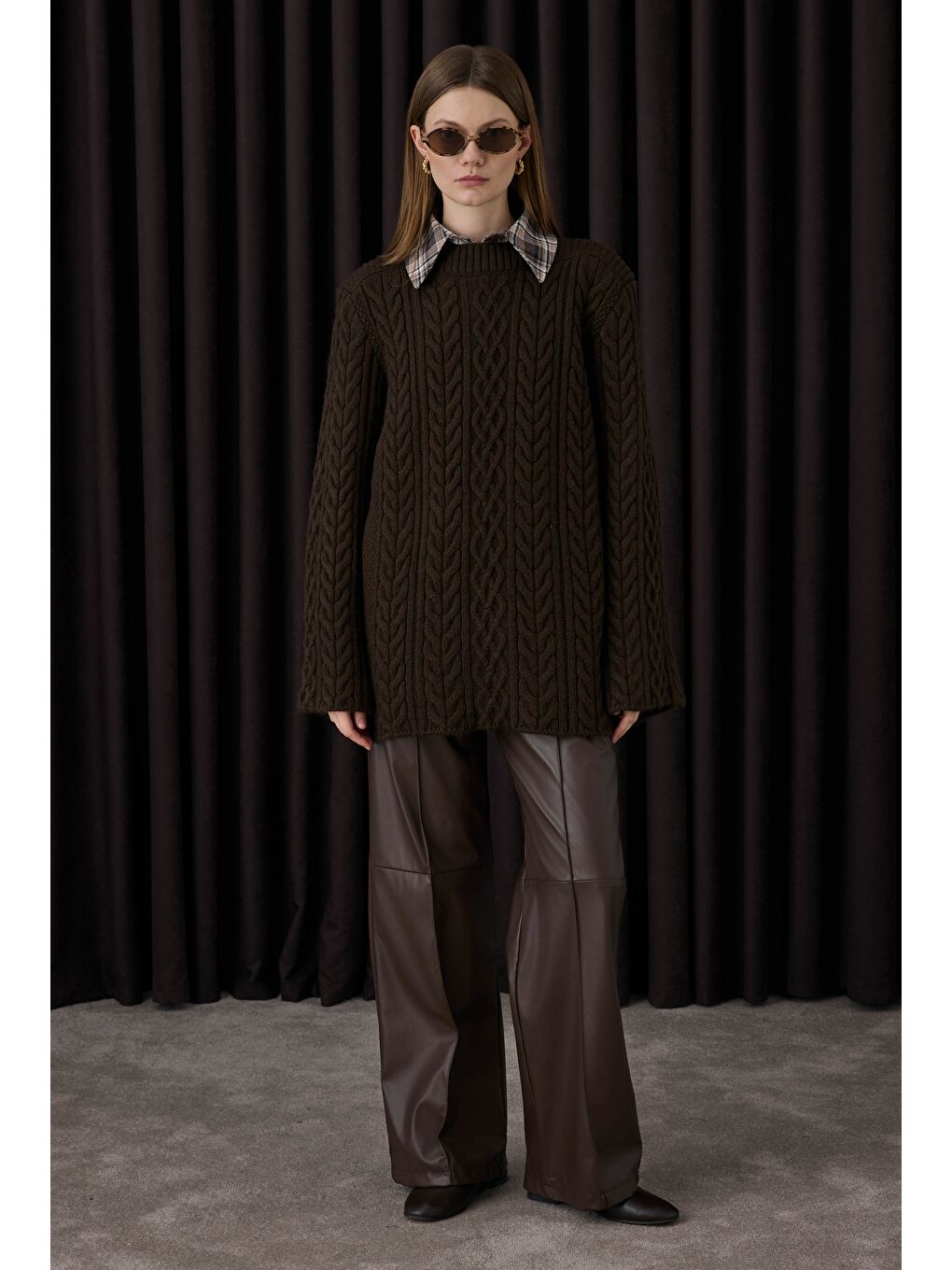 Kahverengi Saç Örgülü Kazak Kahve