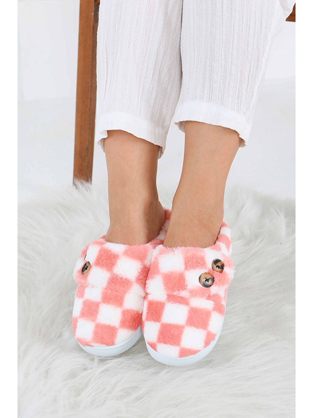 Kadın Pembe Ekoseli Düğmeli Ev Terliği - 27780-PEMBE-1