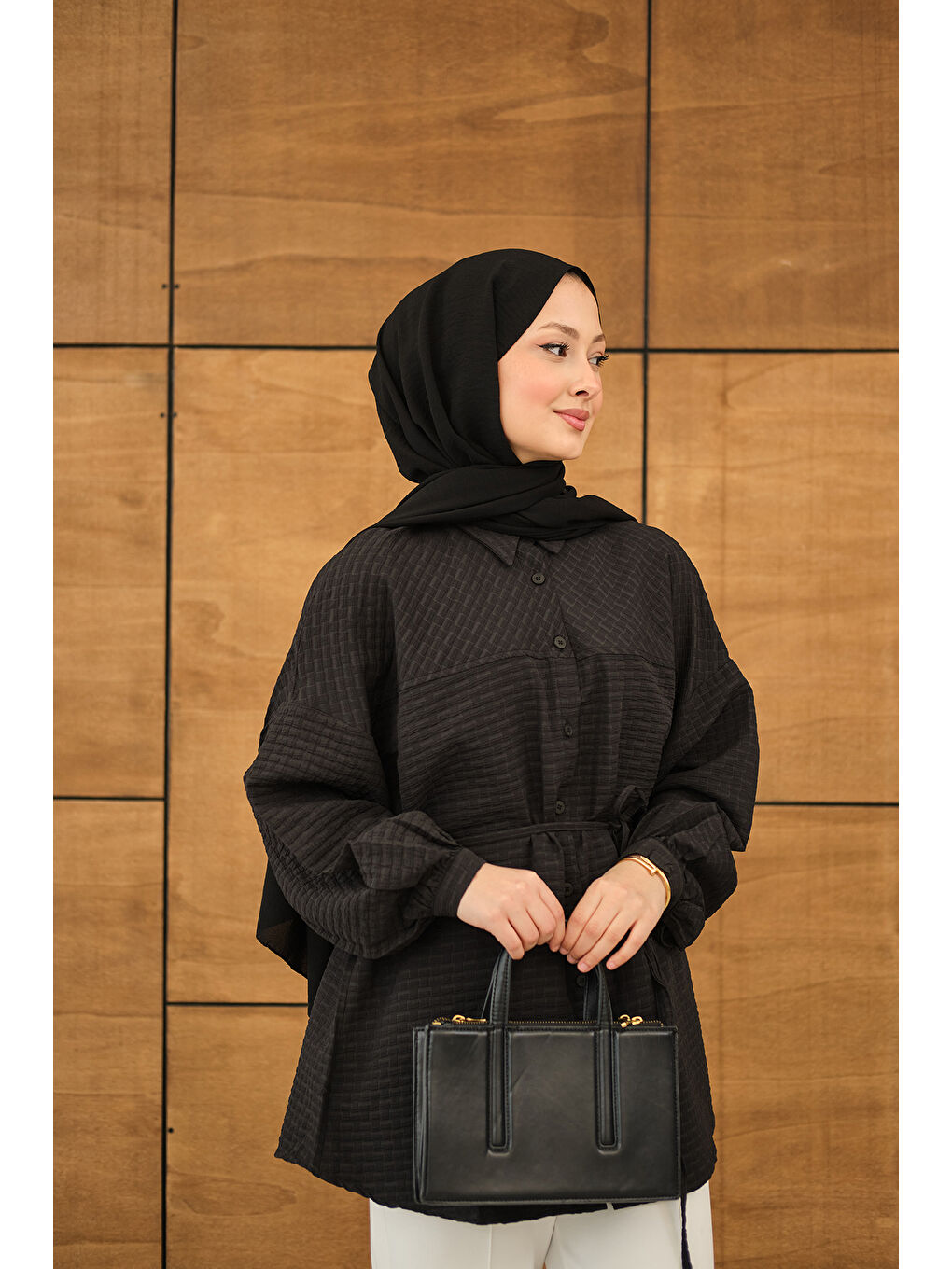 Kadın Kabartma Kare Desenli Gömlek Siyah-4