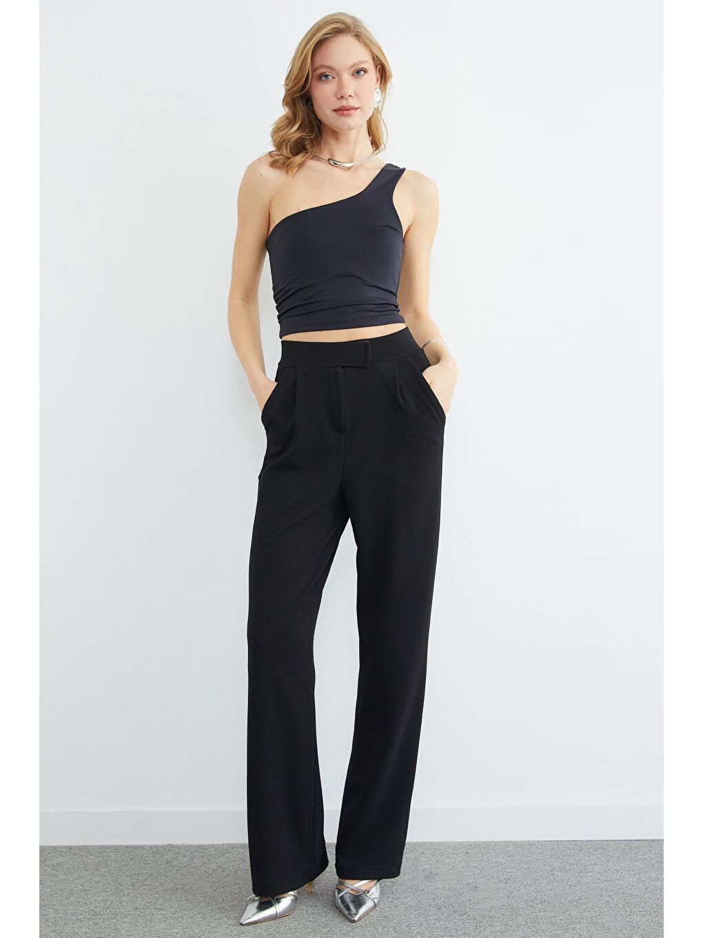 Siyah Beli Cırt Cırtlı Krep Kumaş Palazzo Pantolon-2