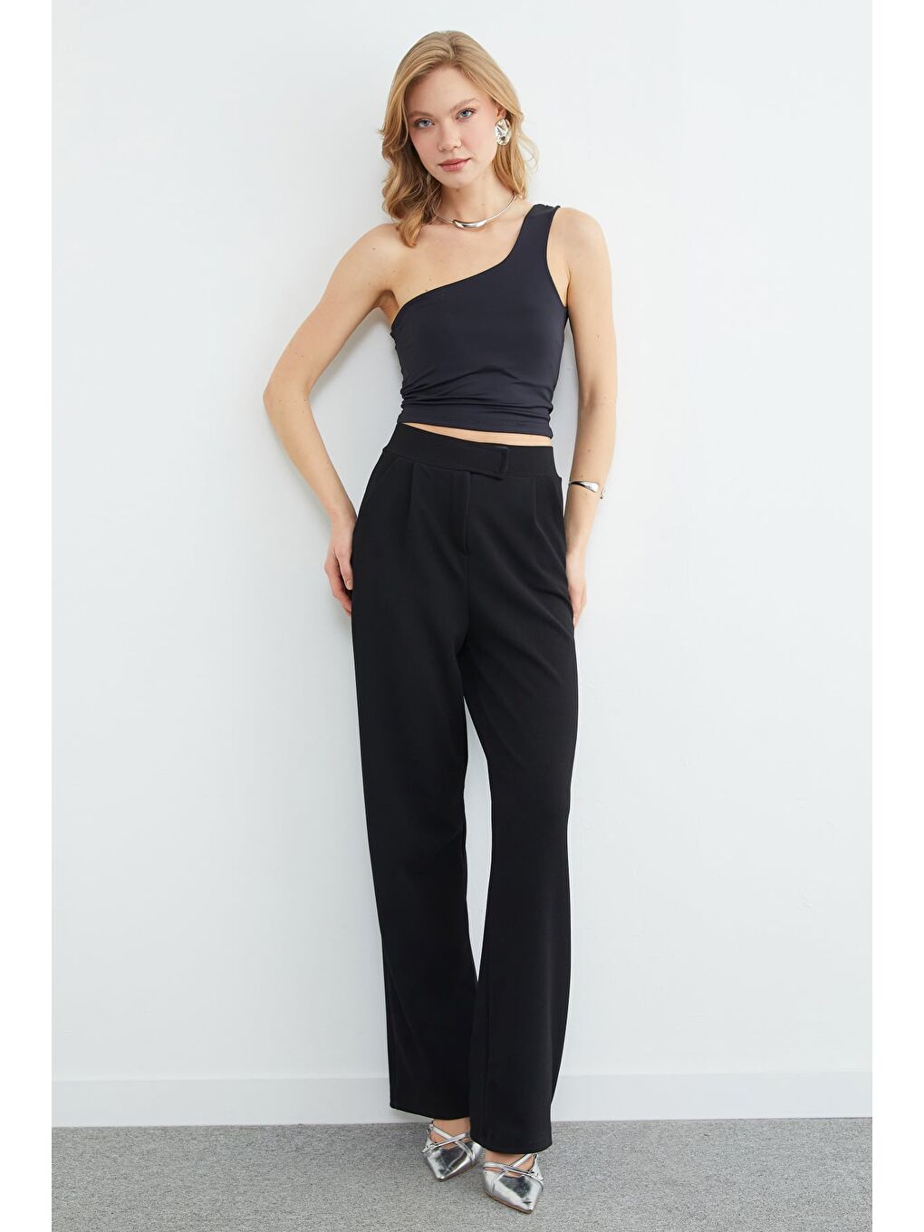 Siyah Beli Cırt Cırtlı Krep Kumaş Palazzo Pantolon-3