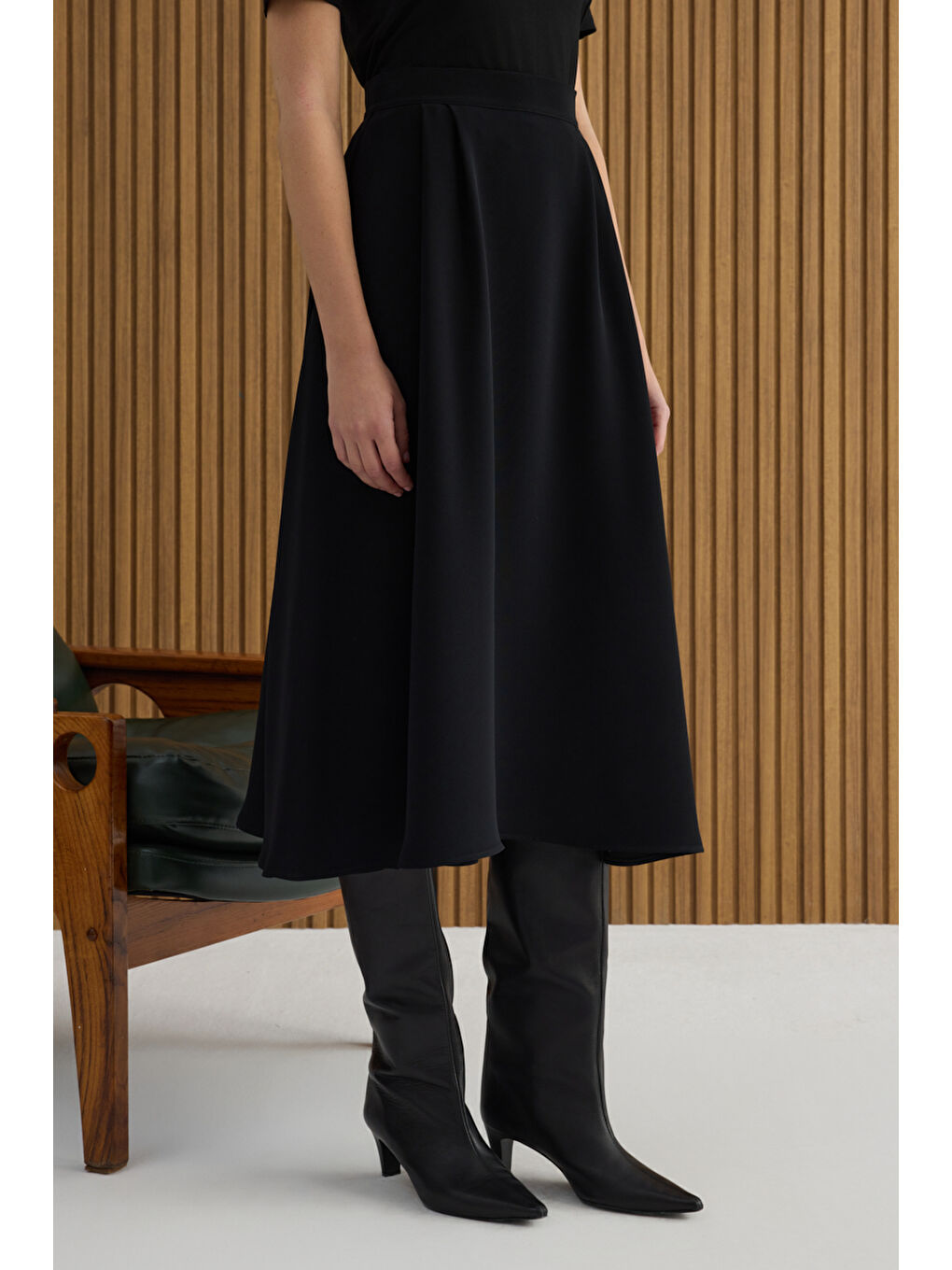 Siyah Pileli Dokuma Etek-3