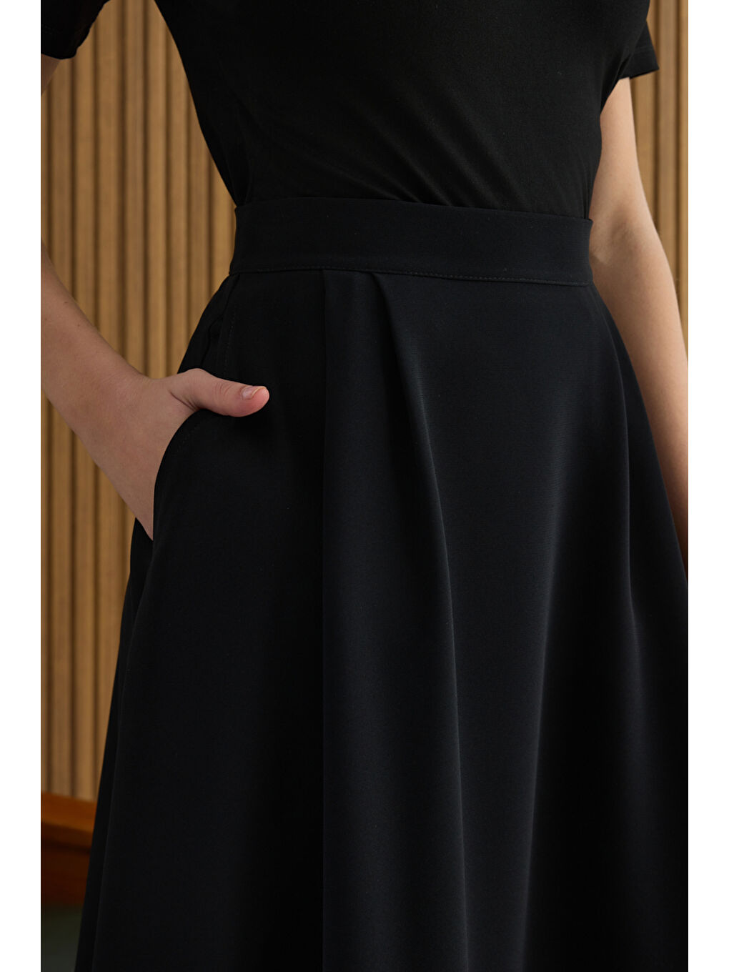 Siyah Pileli Dokuma Etek-4