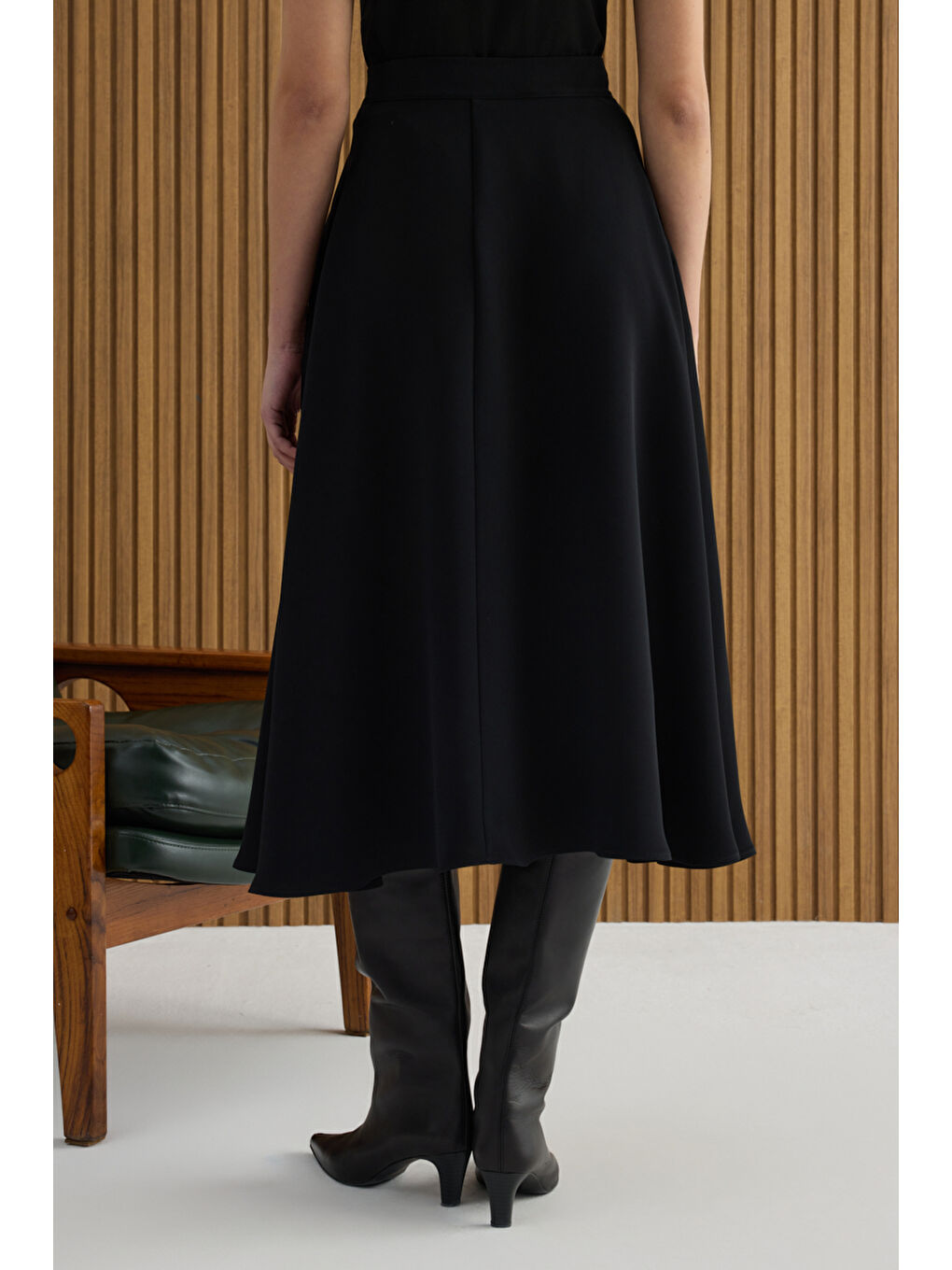 Siyah Pileli Dokuma Etek-5