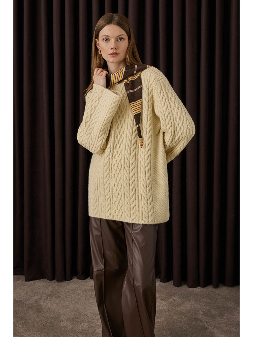 Sarı Saç Örgülü Kazak Tereyağı-1