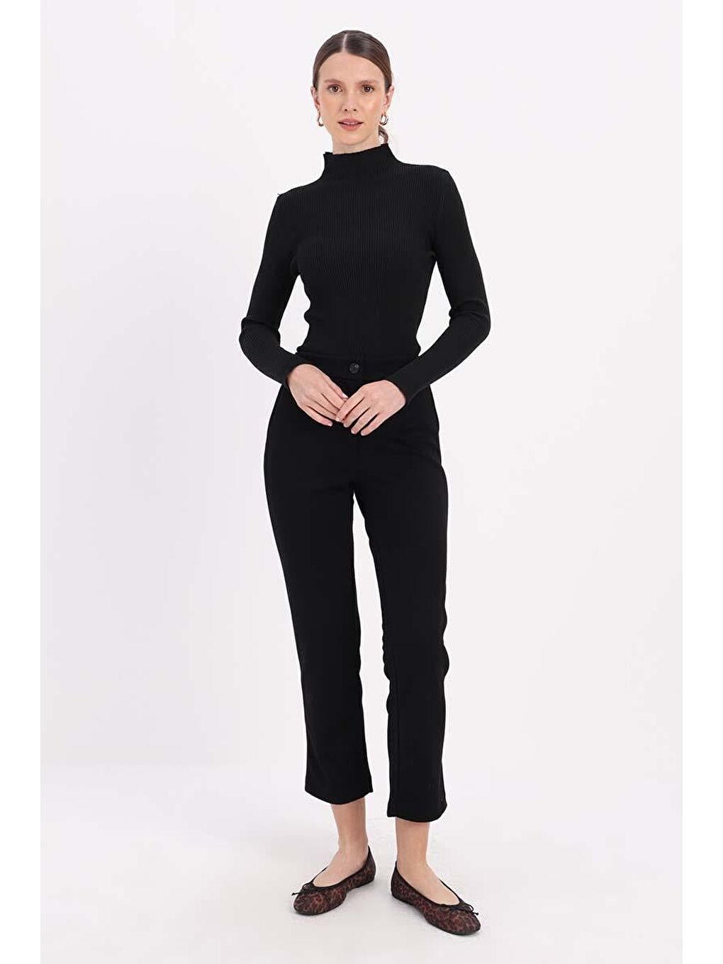 Siyah-Rahat Kalıp Dar Paça Pantolon