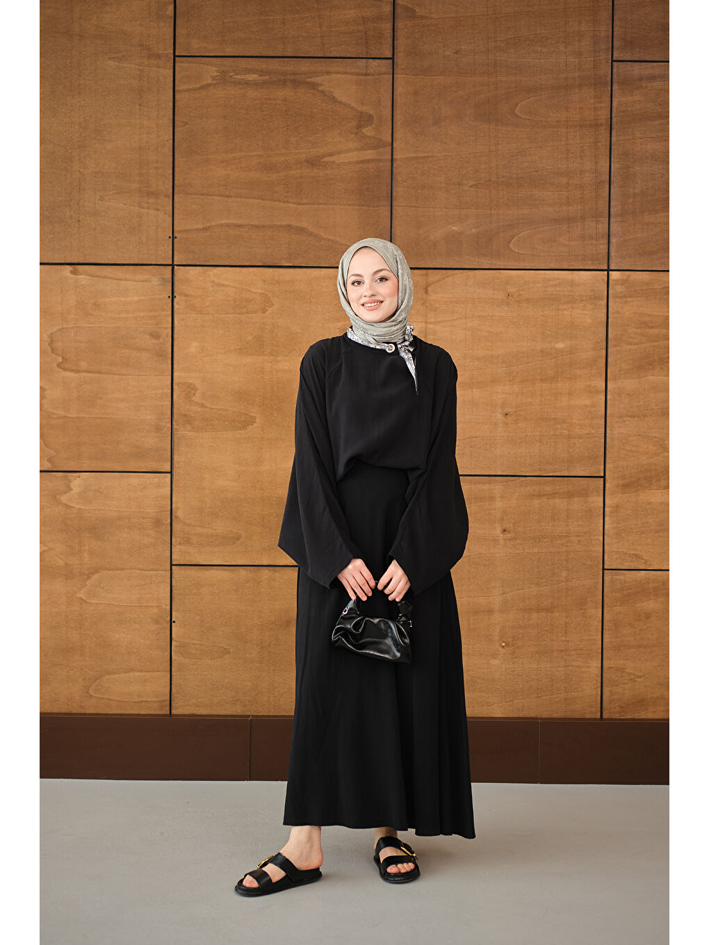 Kadın Pelerin Kol Yandan Fular Detaylı Takım Siyah