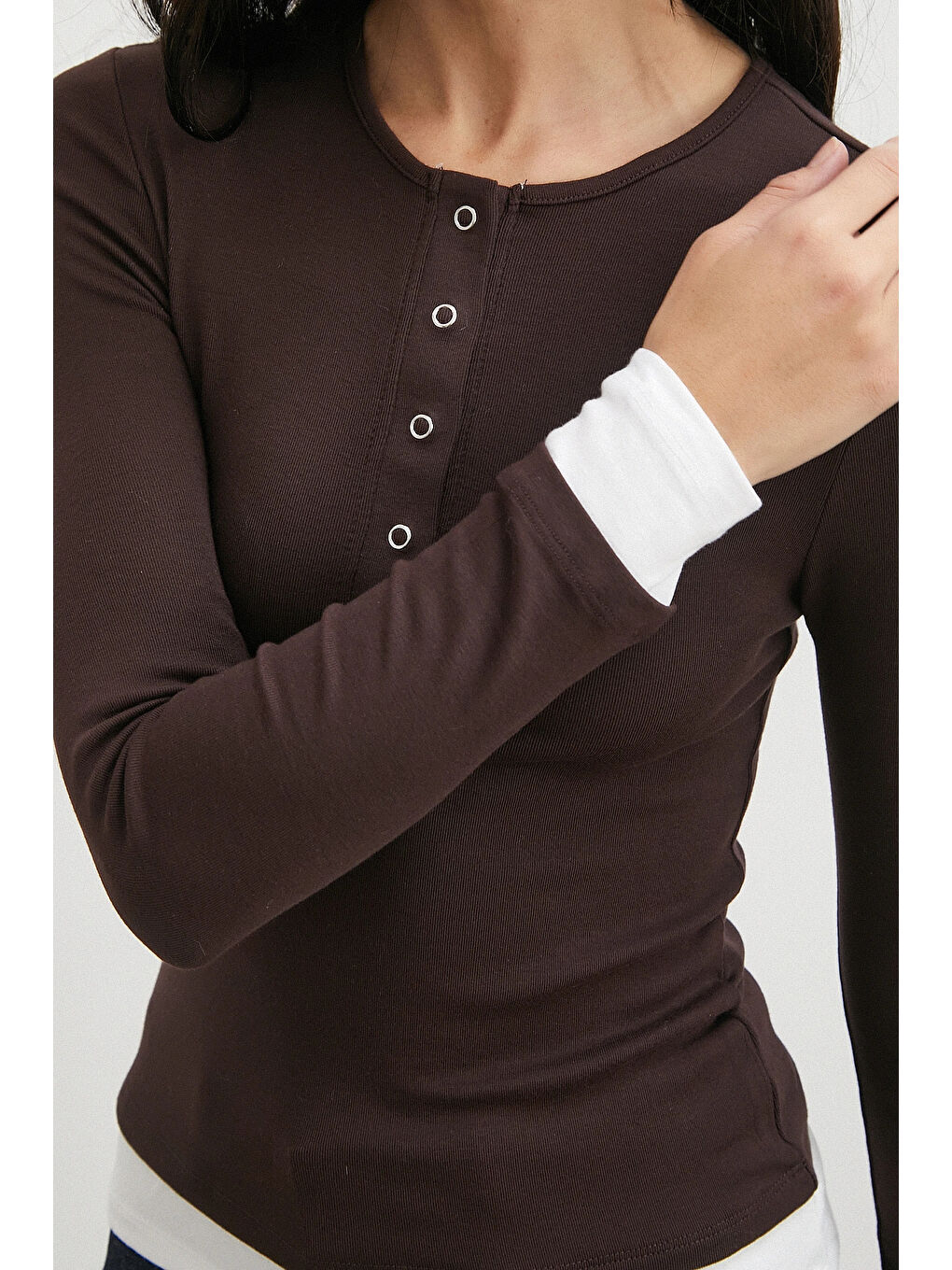 Karışık Garnili Çıtçıtlı Bluz Kahve-4