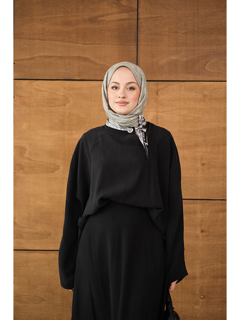 Kadın Pelerin Kol Yandan Fular Detaylı Takım Siyah-1