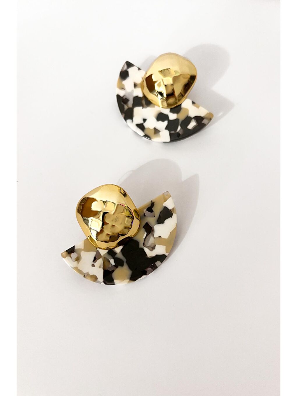 Siyah Renkli Yarım Daire Kadın Küpe