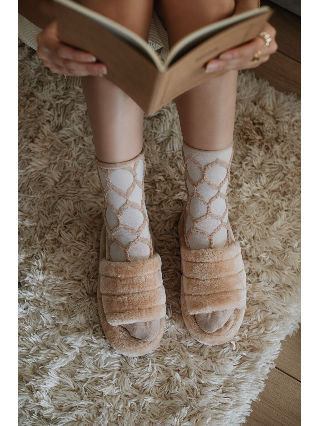 Bej Kabartma Örgü Desenli Modal Lastiksiz Dikişsiz Kadın Soket Çorap 36-41