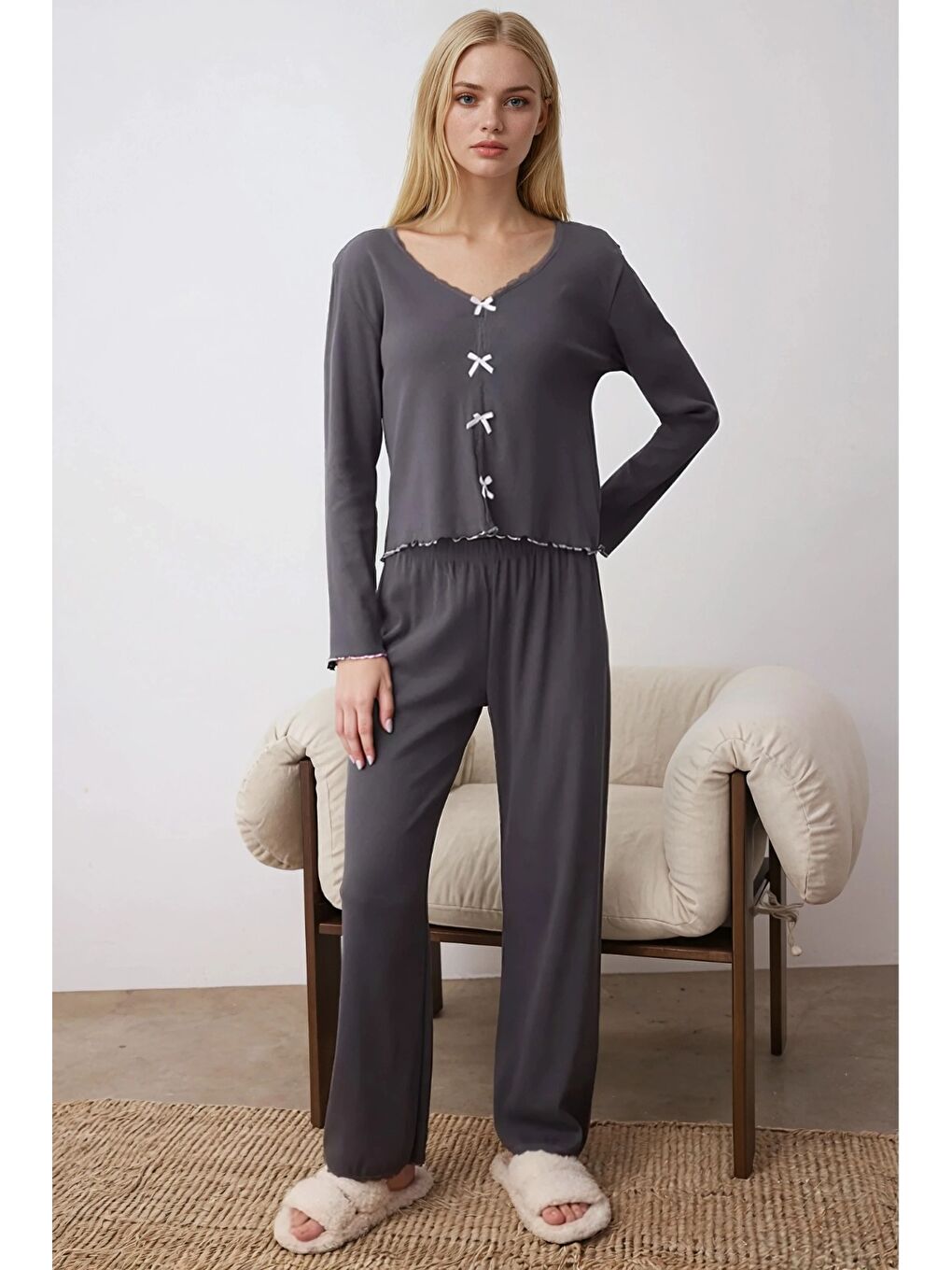 Antrasit Pamuklu Dantel ve Fiyonk Detaylı Fitilli Örme Pijama Takımı-1
