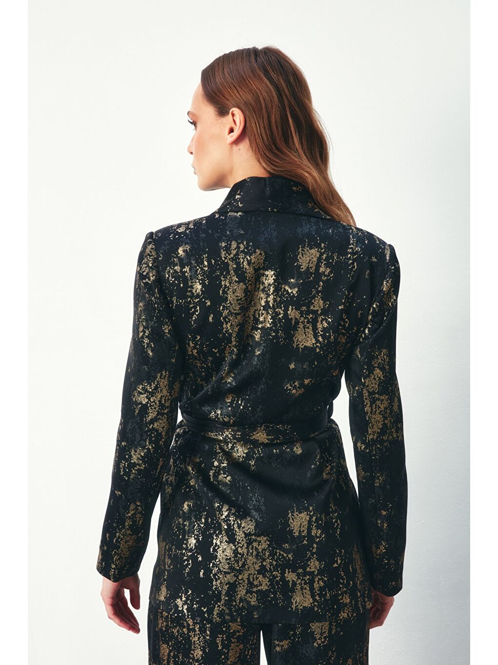 Parlak Desenli Kuşaklı Uzun Ceket - Siyah-4
