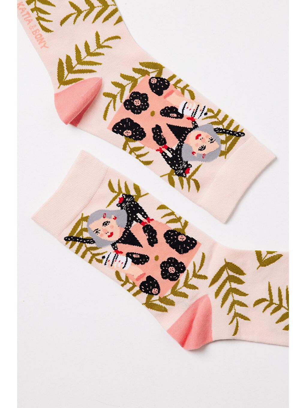 Ekru Kadın Figürlü Soket Çorap Pudra Pembe-1