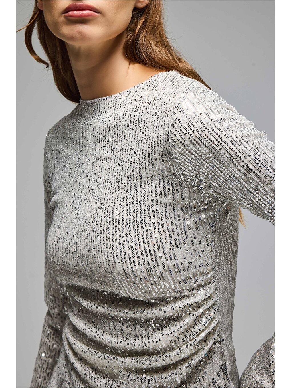 Kadın Ekru Silver Renk Pul Payet Detaylı İçi Astarlı Tasarım Bluz-3