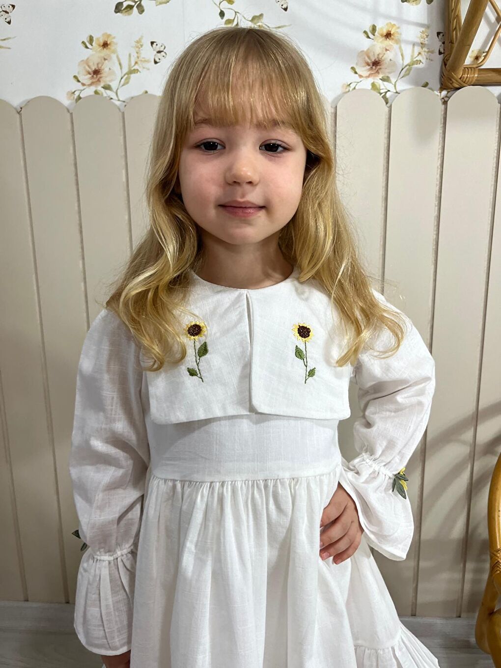 Karışık Kız Çocuk Pamuklu Beyaz Nakış Detaylı Uzun Kollu Elbise-3