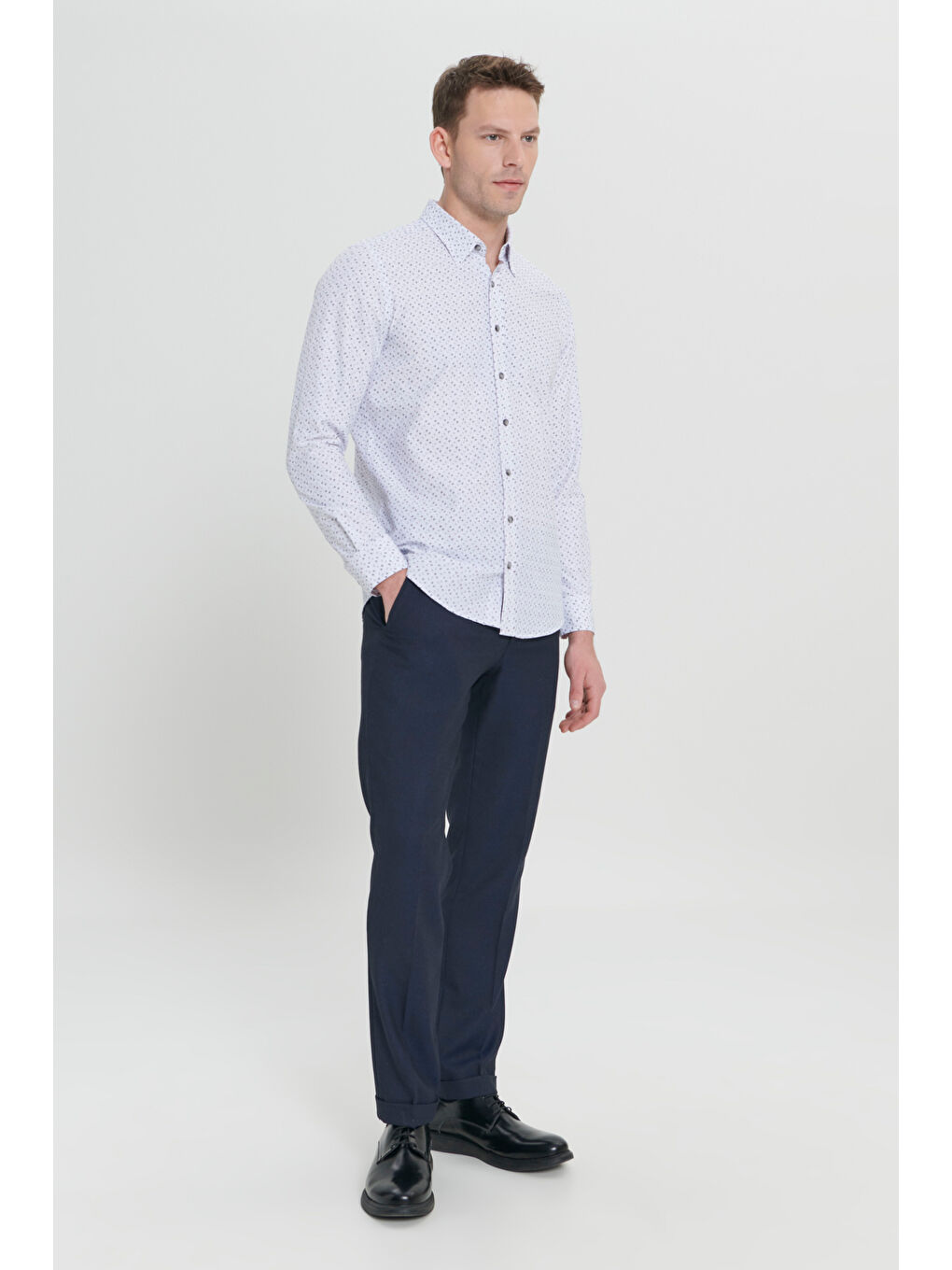 Erkek Beyaz-Siyah Kolay Ütülenebilir Slim Fit Düğme Yaka Gofre Desenli Gömlek-1