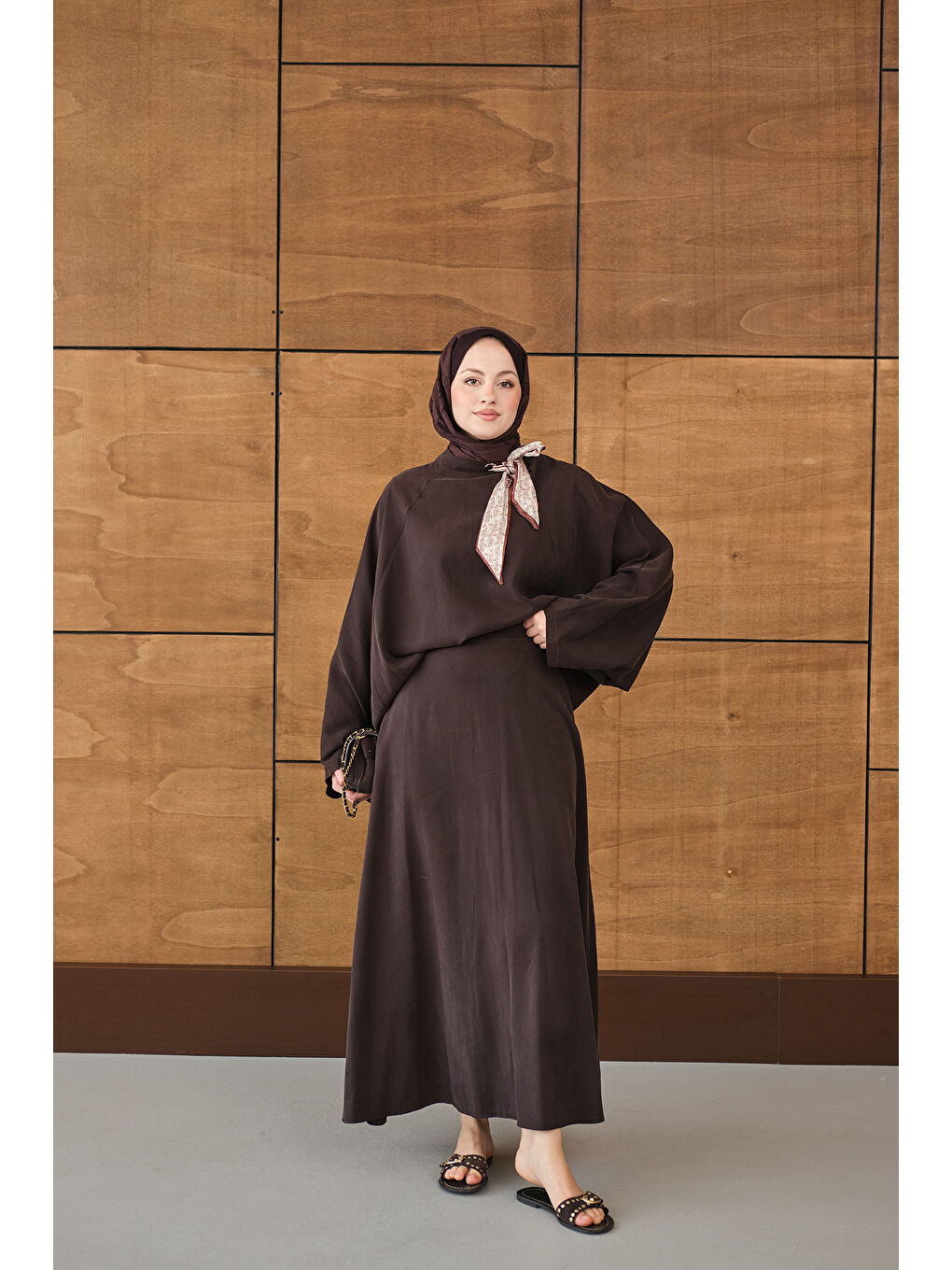 Kadın Pelerin Kol Yandan Fular Detaylı Takım Kahverengi-1