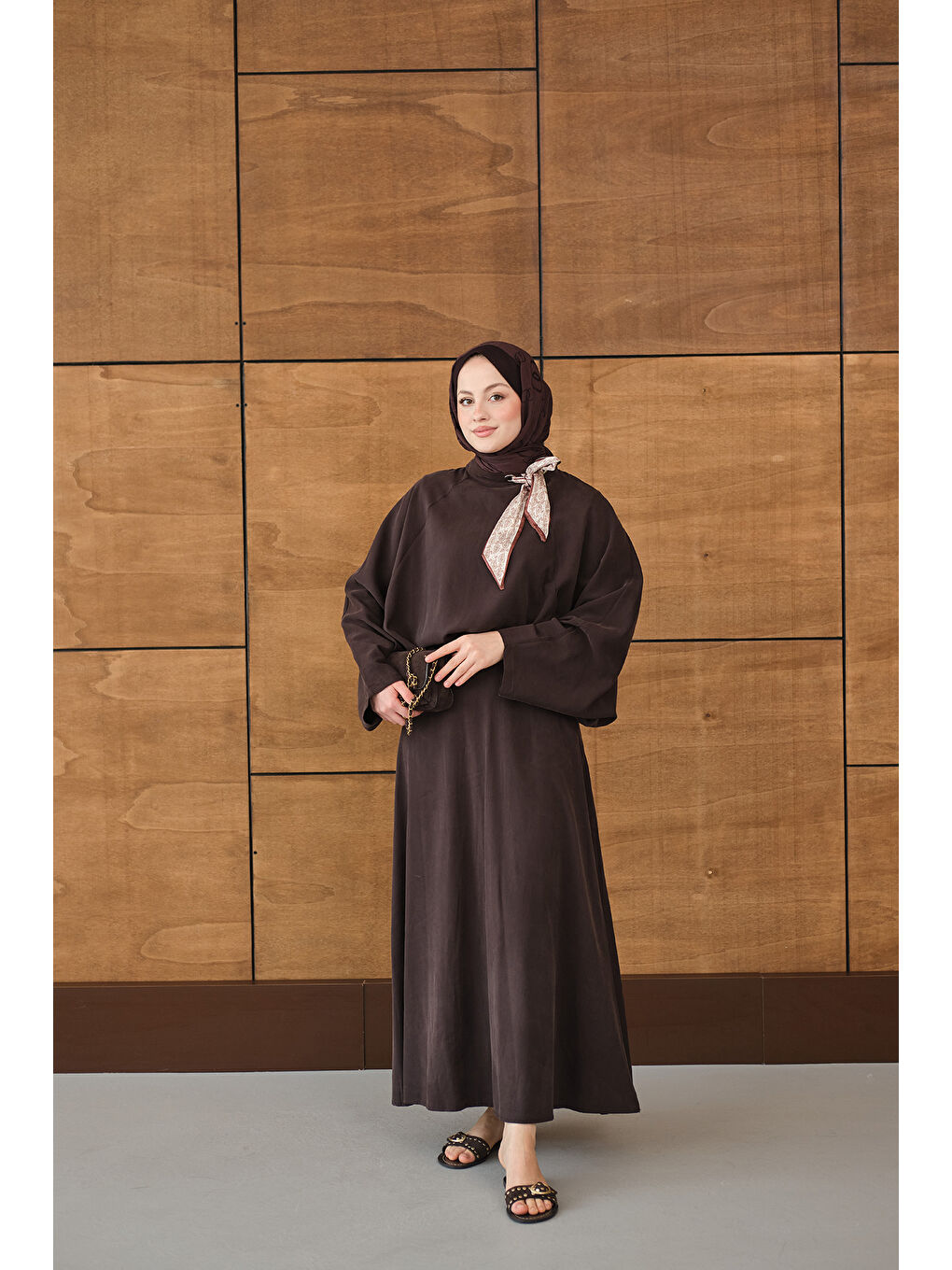 Kadın Pelerin Kol Yandan Fular Detaylı Takım Kahverengi-2