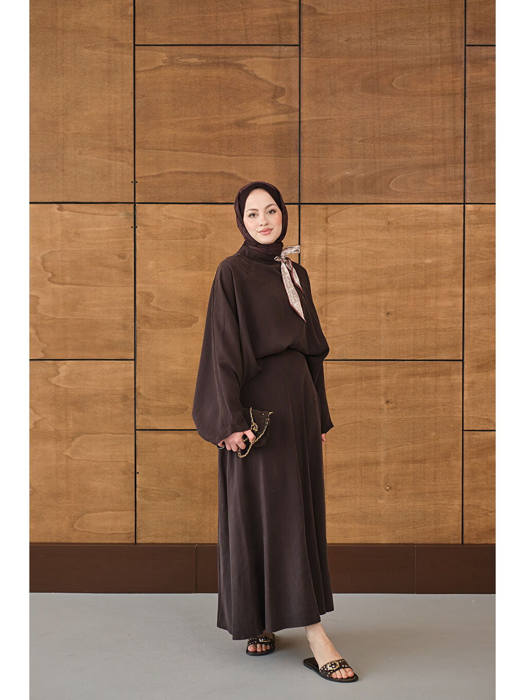 Kadın Pelerin Kol Yandan Fular Detaylı Takım Kahverengi-3