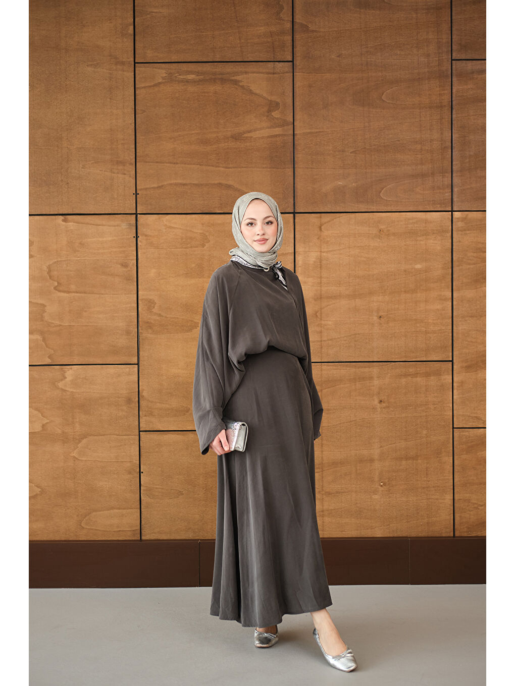 Kadın Pelerin Kol Yandan Fular Detaylı Takım Antrasit