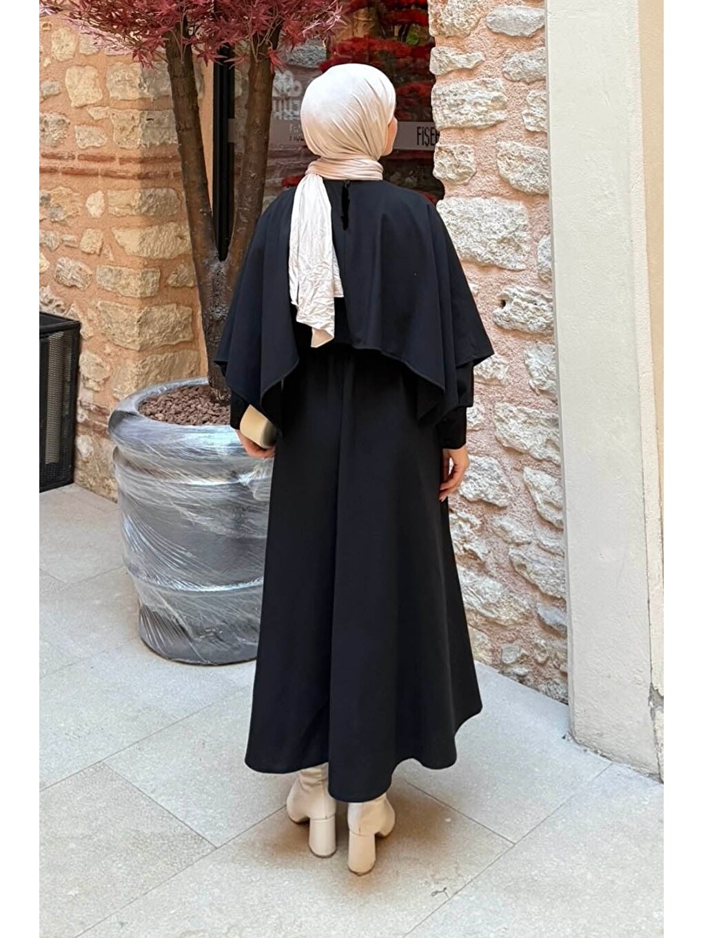 Pelerin Detaylı Elbise Siyah-3