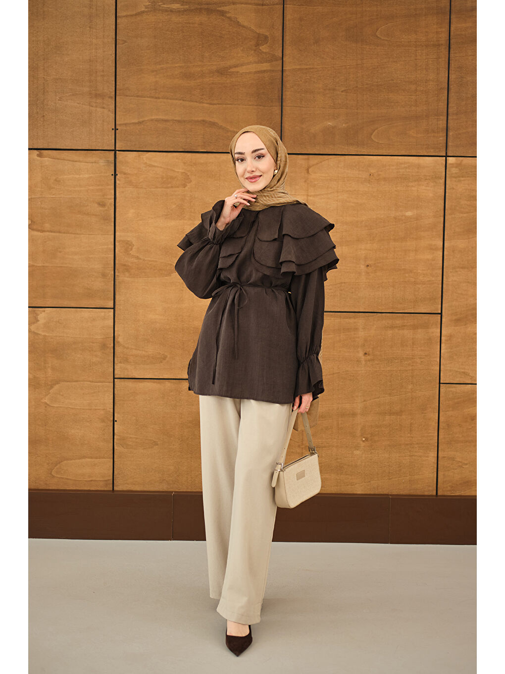Kadın Geniş Katlı Yaka Bel Bağlamalı Tunik Kahverengi-1