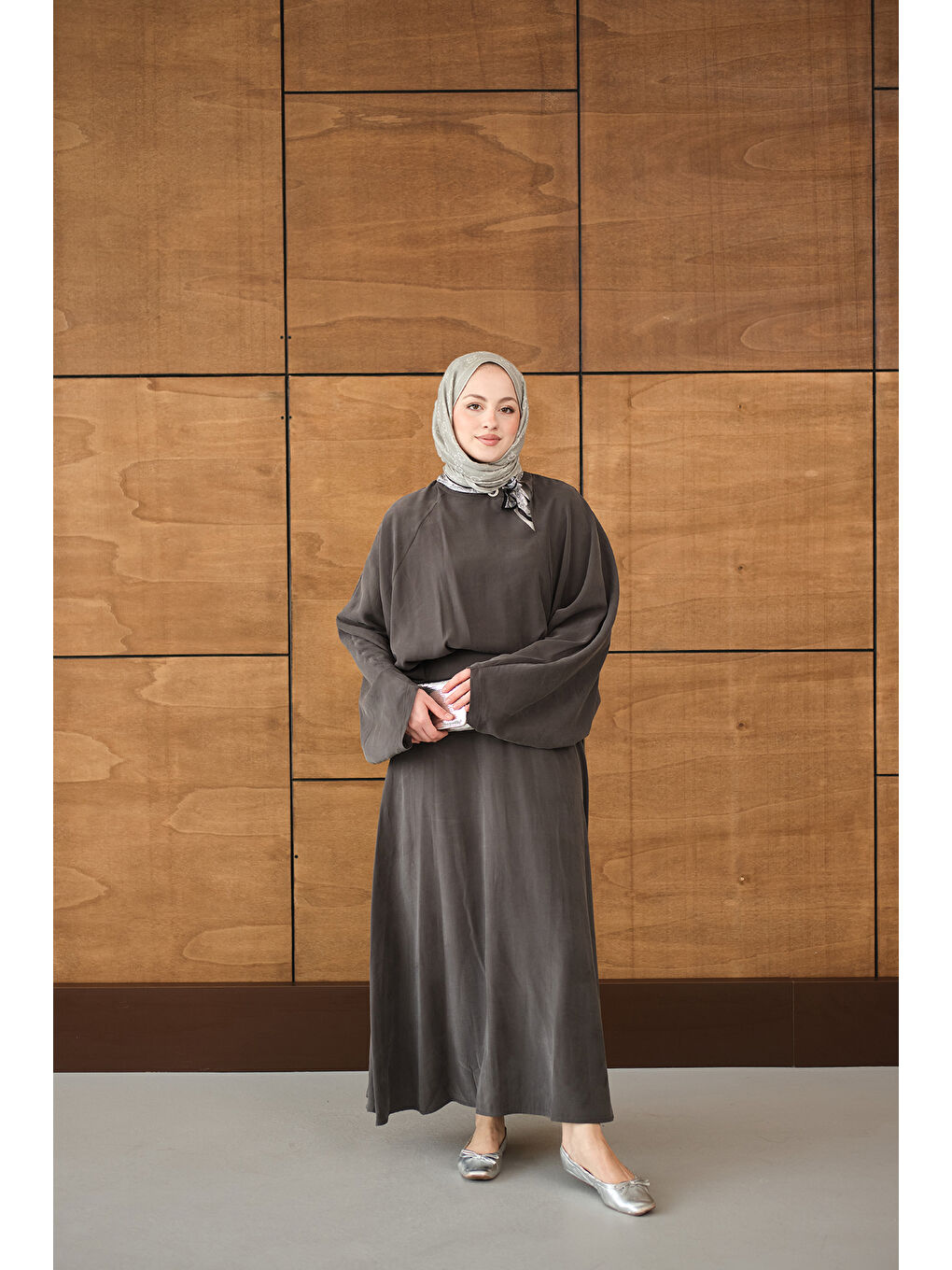 Kadın Pelerin Kol Yandan Fular Detaylı Takım Antrasit-1