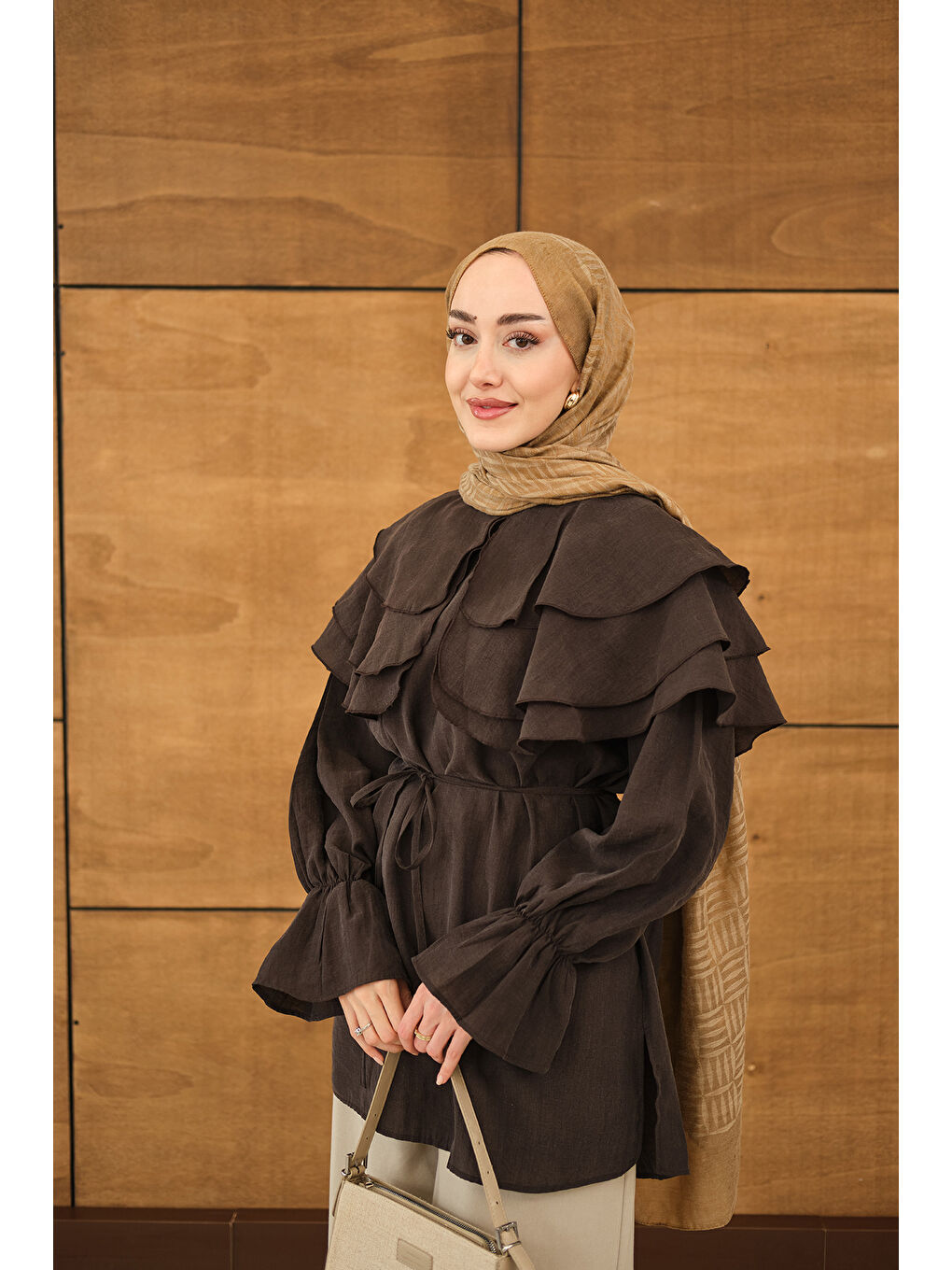 Kadın Geniş Katlı Yaka Bel Bağlamalı Tunik Kahverengi-2