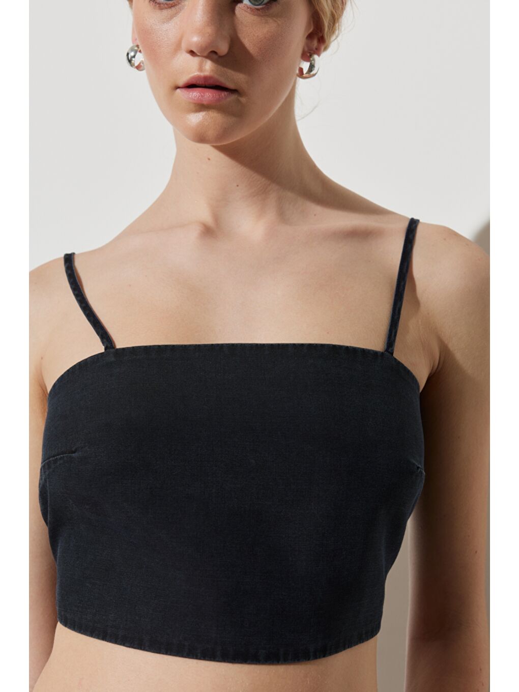 Regular Fit Normal Kesim Askılı Siyah Jean Crop Bluz-4