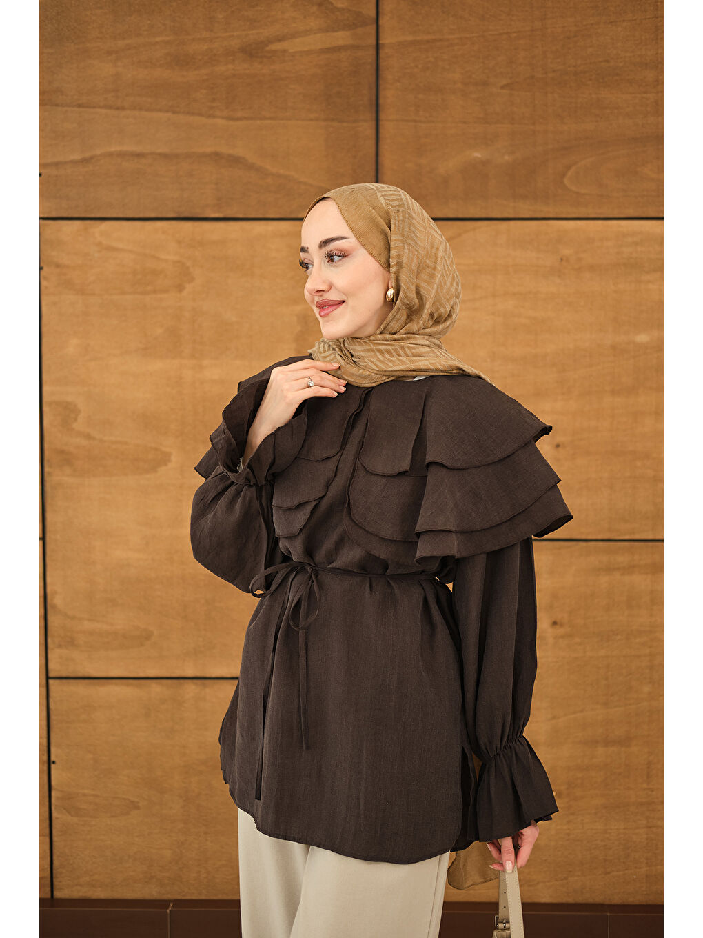 Kadın Geniş Katlı Yaka Bel Bağlamalı Tunik Kahverengi-3