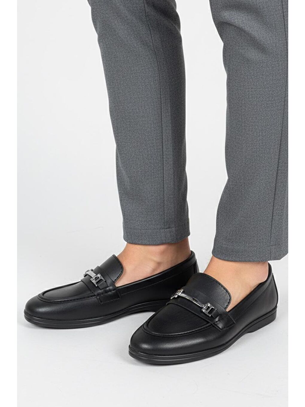 Kadın Siyah Tokalı Cilt Babet - 27908-SIYAH-1